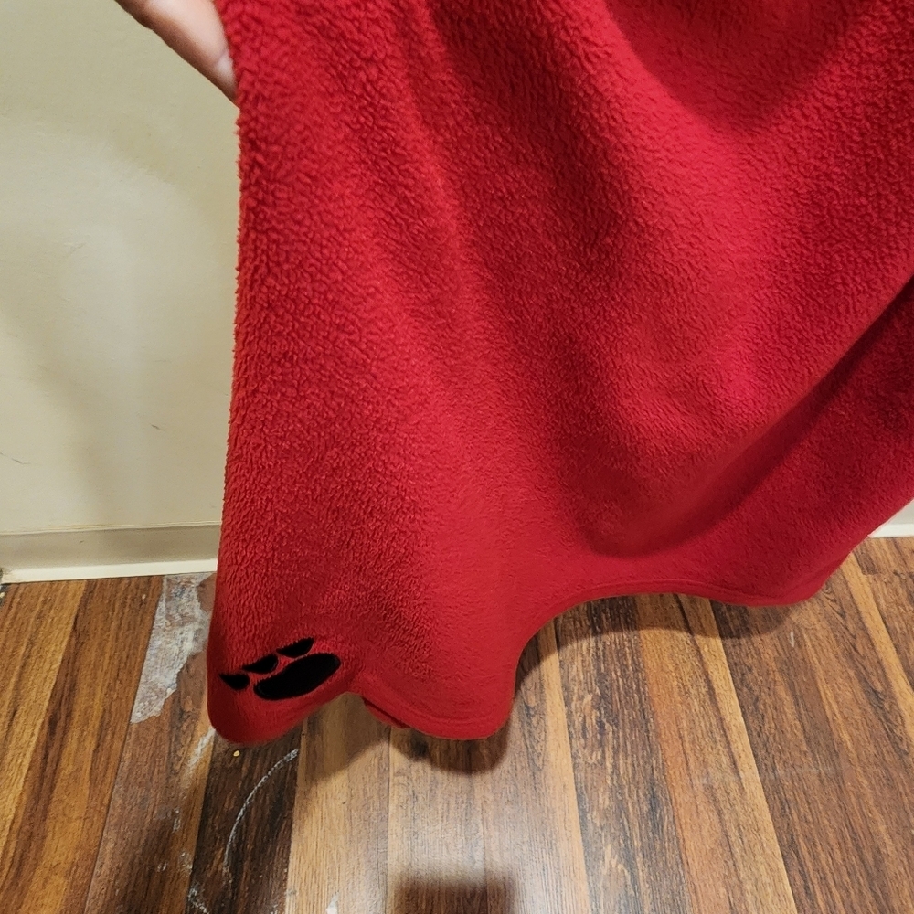 Delicates Red Long Cozy Robe with Embroidered Dog theme - Picture 7 of 15